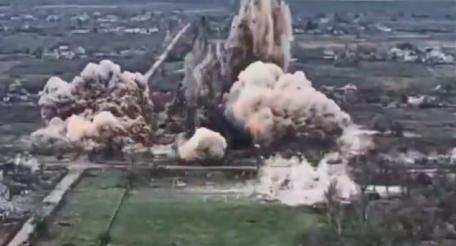 Покровское (Красноармейское) направление.  Качественная ФАБизация опорного пункта противника в районе Новоподгороднего (ДНР), источник Телеграм-канал Военкор Котенок