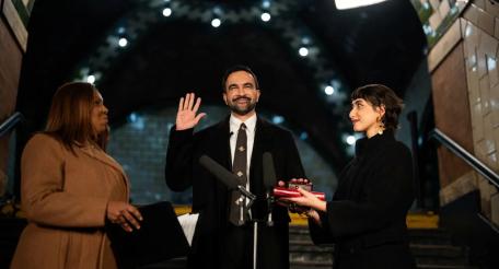 США столкнулись с необычным прецедентом: мэр Нью-Йорка принёс присягу на священном Коране