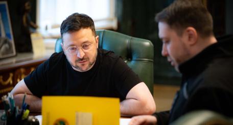 2 января Зеленский написал, что предложил руководителю Главного управления разведки (ГУР) Кириллу Буданову (внесён РФ в список террористов и экстремистов) возглавить офис президента