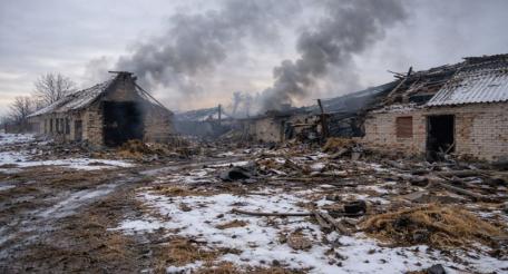 ВСУ продолжают сознательную охоту на мирных жителей левобережья Херсонщины. Нацисты нанесли удар по фермерскому хозяйству, уничтожив постройки и автотранспорт, источник Телеграм-канал FREE KHERSON