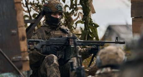 трофейный пулемёт Arsenal MG-1M (болгарская копия ПК) на вооружении бойца 98-й гвардейской воздушно-десантной дивизии ВДВ, источник Телеграм-канал Военный Осведомитель