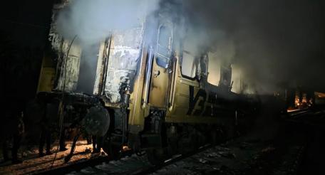 в Харьковской области ударами «Гераней» поражён пассажирский поезд с находящимися внутри военнослужащими ВСУ, источник Телеграм-канал LOSTARMOUR | Carthago delenda est!