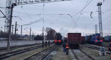 тепловоз ЧМЭ3т-6363, поражённый дроном-камикадзе в Запорожье, источник Телеграм-канал Военный Осведомитель