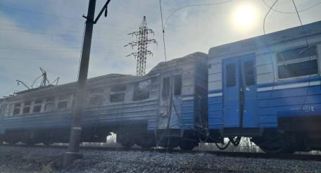 поражённые вагоны в районе ЖД-станции «Апостолово» в Днепропетровской области, источник Телеграм-канал Хроники Гераней