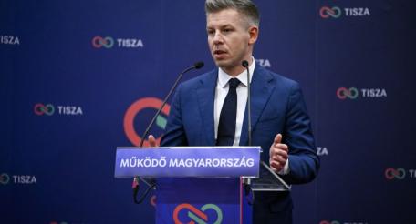 оппозиционная партия "Тиса" во главе с Петером Мадьяром получают значительные суммы от Украины с целью добиться ухода с поста действующего председателя правительства Виктора Орбана и замены его на прозападного и проукраинского политика. 