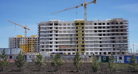 в Енакиево запланировано возведение 688 780 м² жилья и 96 объектов инфраструктуры. Также будут обновлены сотни километров водопроводных, канализационных, электрических и газовых сетей, а более 1000 км устаревших сетей ликвидируют., источник Телеграм-канал Донбасс Сейчас