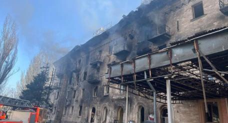 в Славянске герани поразили легендарную гостиницу Украина, которая могла использоваться СВУ, источник Телеграм-канал Kotsnews