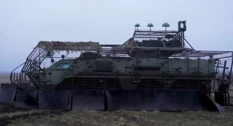 довольно редкий БТР-4Е «Буцефал» с антидроновой защитой по кругу и системами РЭБ НГУ, весна 2026 года, источник сообщество Военный Осведомитель в мессенджере МАХ