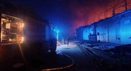 последствия ударов БПЛА Герань в Белой Церкви Киевской области по одному из предприятий и складских помещений, связанных с ВСУ, источник МАХ-канал Сводки и Аналитика СВО