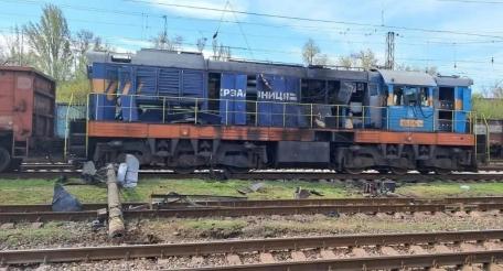 попавший под атаку локомотив в Коростене Житомирской области, источник МАХ-канал Хроники Гераней