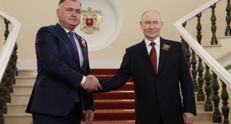 Президенты Российской Федерации и Южной Осетии Владимир Путин Алан Гаглоев подписали 9 мая с. г. в Москве договор об углублении союзнического взаимодействия между странами.