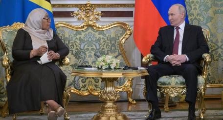 Президент РФ Владимир Путин и президент Объединённой Республики Танзания Самия Сулуху Хассан на переговорах в Кремле