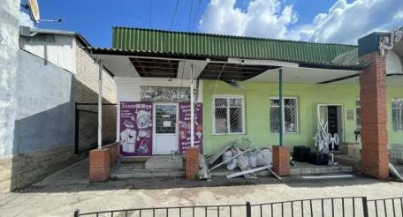 украинский дрон атаковал Центральный рынок в Сватово (ЛНР). Ранены семь мирных жителей, источник МАХ-канал Военкор Котенок