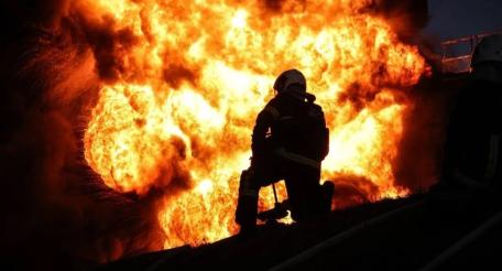 В Кременчуге таки смогли потушить местный НПЗ после ракетно-дронового удара на вторые сутки, источник МАХ-канал Хроники Гераней