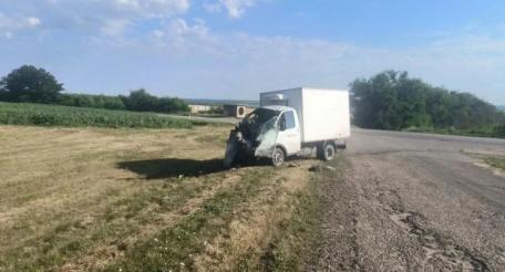 утром 3 июля на участке автодороги Старобельск – Беловодск беспилотник атаковал автомобиль «Газель», перевозивший продукцию маслозавода. В результате атаки погиб 50-летний мужчина. Ещё один мужчина, 39 лет, получил ранения и был госпитализирован, источник МАХ-канал KRM РФ