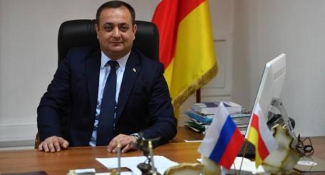 Посол Республики Южная Осетия в Москве Знаур Гассиев