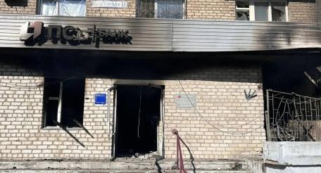 ВСУ атаковали Каменку-Днепровскую. Повреждены здание ЗАГСа, отделение банка, центр занятости и офис интернет-провайдер, источник МАХ-канал Новое.Медиа в Запорожье