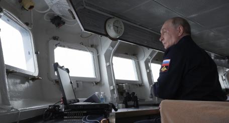 Находясь на борту ракетного крейсера «Варяг», Президент России Владимир Путин сформулировал, пожалуй, наиболее серьёзную на данный момент реакцию Москвы на западную охоту за так называемым российским теневым флотом.