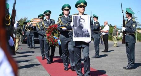 На Украине перезахоронили кости очередного предводителя националистов, Евгена Коновальца