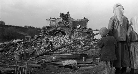 2 ноября 1942 года указом Президиума Верховного Совета была создана Чрезвычайная государственная комиссия по установлению и расследованию злодеяний немецко-фашистских захватчиков и их союзников и причиненного ими ущерба. Подготовленные ею материалы использовались во время судов над нацистами и их пособниками, а также в ходе Нюрнбергского процесса.