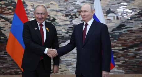 Президент России Владимир Путин и премьер-министр Армении Никол Пашинян встретились в Бишкеке на полях саммита ШОС