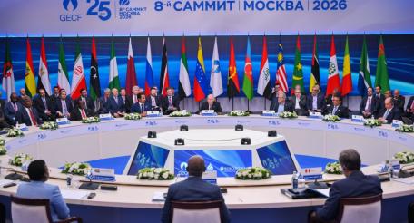 Владимир Путин выступает на Международном форуме экспортеров газа