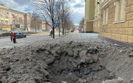 Последствия дневного обстрела Донецка реактивными снарядами РСЗО HIMARS
