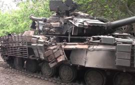 Ремонтники группировки войск «Восток» обещают восстановить трофейный украинский Т-64БВ, подбитый на Южно-донецком направлении