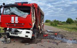 четыре сотрудника МЧС РФ пострадали из-за атаки беспилотника ВСУ в Горловке. Также повреждения получила пожарная автоцистерна