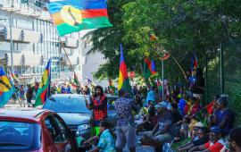 Канаки Новой Каледонии выступают за независимость острова от Франции