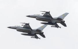 Практически сразу после того, как в небе Сумщины был сбит второй F-16 Fighting Falcon («Боевой сокол»), украинские СМИ сообщили, что ВСУ получили новую партию американских «Боевых соколов». 
