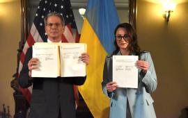 30 апреля 2025 США и Украиной было подписано инвестиционное соглашение о разделе прибыли и роялти от будущей продажи украинских полезных ископаемых и редкоземельных металлов. 