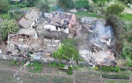 пораженный ударом 20 FPV ПВД ВСУ в н.п.Трофимовка Харьковской области, источник Телеграм-канал Хроники Гераней 