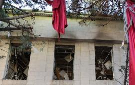 кадры из атакованной накануне вечером школы в пгт Форос в Крыму. Очевидно, что более многочисленных жертв удалось избежать только потому, что атака была совершена в воскресенье, а не будний день. В противном случае, погибшие и раненые исчислялись бы десятками, и большая часть из них пришлась бы на детей, источник Телеграм-канал Оперативные сводки