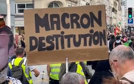 Протесты с требованием ухода Макрона во Франции не стихают