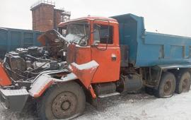 в Сватово фиксируются регулярные атаки дронов. В результате очередного удара по территории ГУП ЛНР «Луганский автодор» повреждены пять единиц спецтехники, источник Телеграм-канал KRM РФ