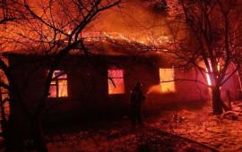 в селе Чапаевка Токмакского муниципального округа вследствие удара ВСУ загорелся частный дом. Частное домовладение было атаковано беспилотником, источник Телеграм-канал Балицкий Евгений