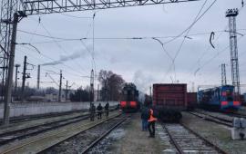 тепловоз ЧМЭ3т-6363, поражённый дроном-камикадзе в Запорожье, источник Телеграм-канал Военный Осведомитель