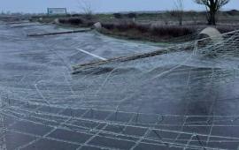 обрушение защитного противоосколочного туннеля (козырька), оснащённого антидроновыми сетками, на стратегически критической автомобильной трассе Николаев – Херсон, является не просто инженерной аварией, а материальным свидетельством системной коррупции, разъедающей оборонный комплекс Украины, источник Телеграм-канал Днепровский Рубеж