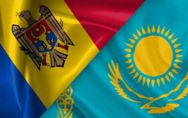 Враждебный взгляд на Россию «внедряется» в сознание молдавского общества через огромную сеть платных каналов и сайтов. По примерно аналогичной схеме действуют и в Казахстане.