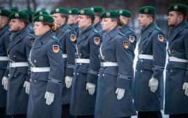 Германия увеличит численность армии за счёт мужчин, женщин и других гендеров