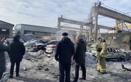 Курск вновь подвергся атаке украинских беспилотников. По предварительной информации, пострадали четыре человека, среди которых есть погибший, источник Телеграм-канал Курск на связи