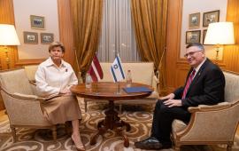 Министр иностранных дел Латвии Байба Браже с главной делегации Израиля