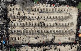 3 февраля, в Иране проходили похороны. Хоронили маленьких девочек в возрасте от 7 до 12 лет – 171 воспитанницу начальной школы «Шаджаре Тайебе» в округе Минаб провинции Хормозган, ставших жертвами ракетного удара американо-израильской коалиции в первый же день войны, 28 февраля. Вместе с девочками хоронили их преподавателей.