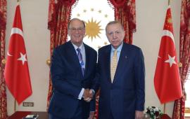 В Стамбуле в османском дворце Долмабахче состоялась закрытая встреча нынешнего турецкого лидера Реджепа Эрдогана с главой транснациональной инвестиционной компании BlackRock Ларри Финком.