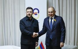 Президент Украины Зеленский и премьер-министр Армении Пашинян в Ереване