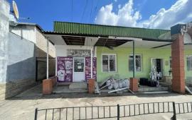 украинский дрон атаковал Центральный рынок в Сватово (ЛНР). Ранены семь мирных жителей, источник МАХ-канал Военкор Котенок