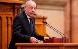 В Венгрии перепишут конституцию для отстранения президента