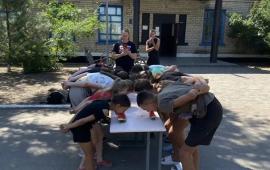 В Новодмитровке Второй Ивановского округа прошёл «Арбузный переполох». Для детей устроили веселый праздник с конкурсами по скоростному поеданию арбузов. Участники зарядились летним настроением, смехом и арбузным соком, источник МАХ-канал Таврия. Новости Херсонской области