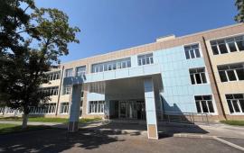 в Мариуполе завершается восстановление школы для детей с ограниченными возможностями здоровья. Специалисты восстановили несущие конструкции, отремонтировали кровлю, смонтировали современный вентилируемый фасад и полностью обновили инженерные системы, источник МАХ-канал Всё о ДНР